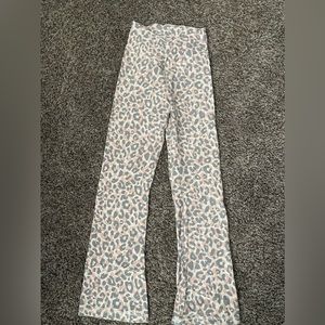 Victoria’s Secret Pink Bellbottoms Leggings 💗